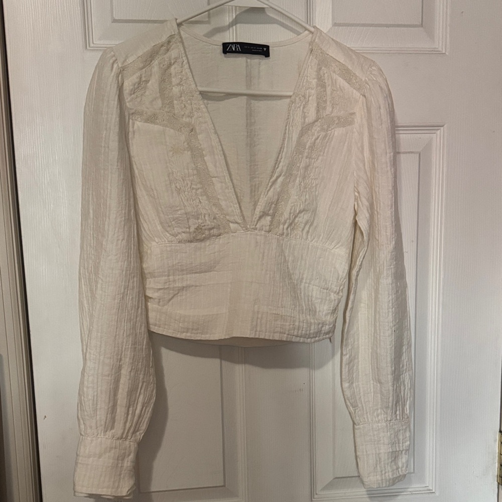 NWOT Zara Cream V-Neck Long Sleeve Crop Blouse